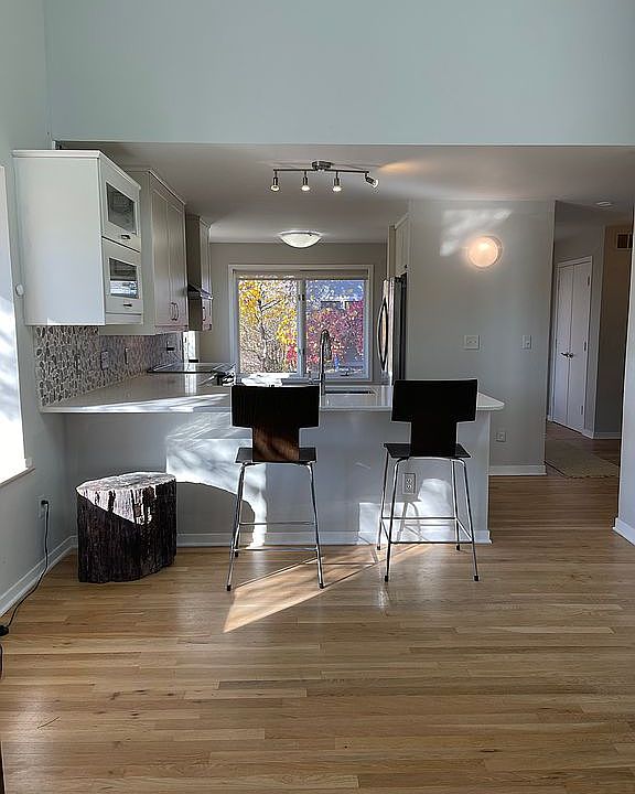 1st image of 424 Little Lake Dr APT 5