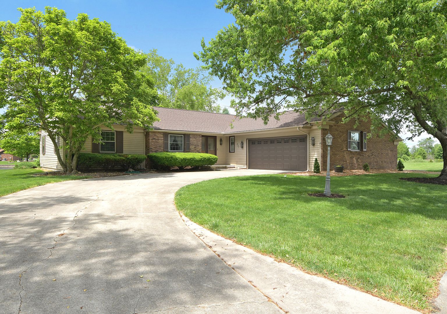 327 Indian Hills Dr, Rantoul, IL 61866 Zillow