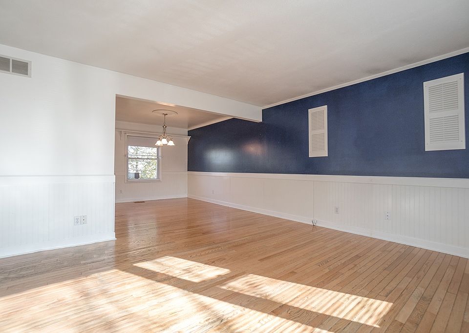 1st image of 1904 E 38th Pl