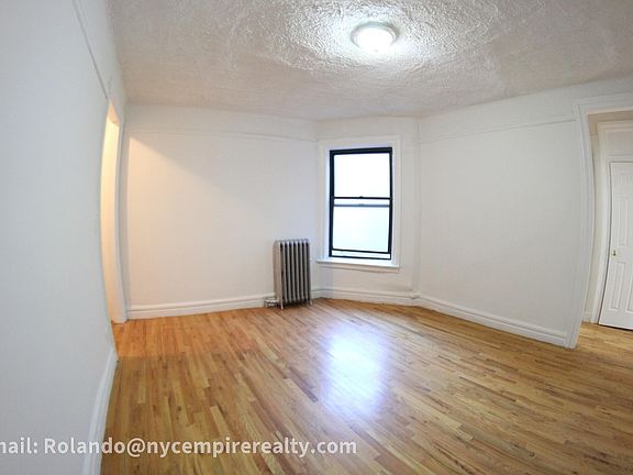 3rd image of 2301 Creston Ave #1A-01