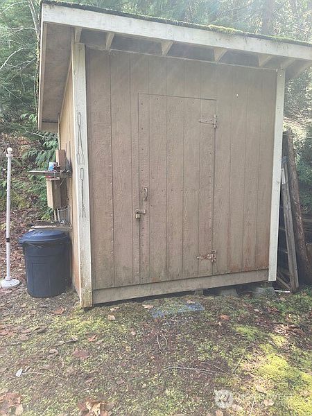 2nd image of 100 N Dow Mountain Drive