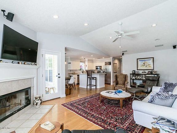 4th image of 130 E Coast Dr