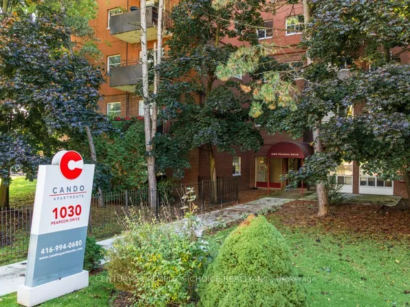 1030 Pearson Dr #408, Oakville, ON L6H 2A8