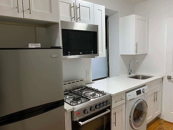 2nd image of 139 E 110th St #43A