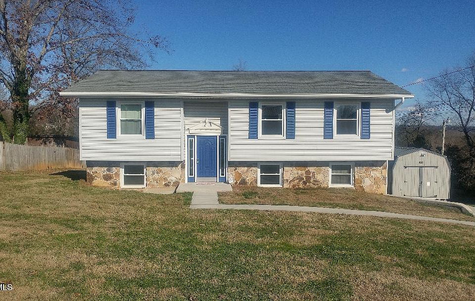1st image of 705 Crestwood Dr