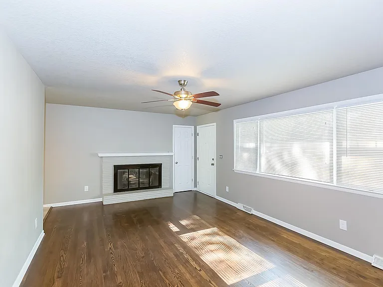 5800 N Belton Ave — Photo 2