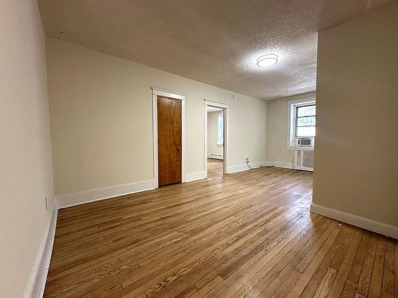 5th image of 2809 W Queen Ln APT 204