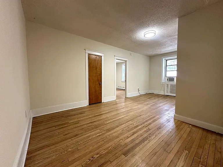 Queen Lane Manor — Photo 44