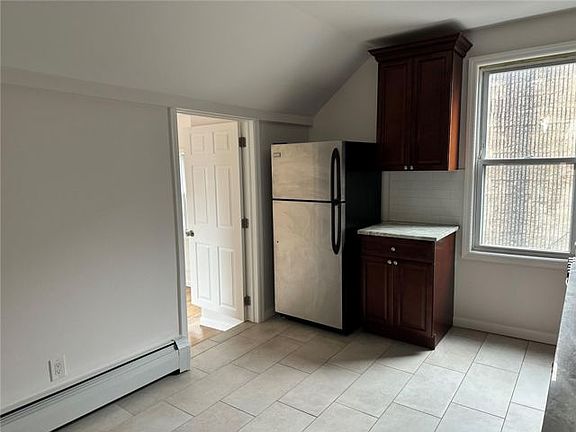 5th image of 463 Main St APT 2B