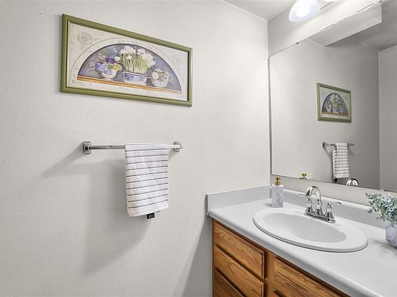 4th image of 647 Molly Dr