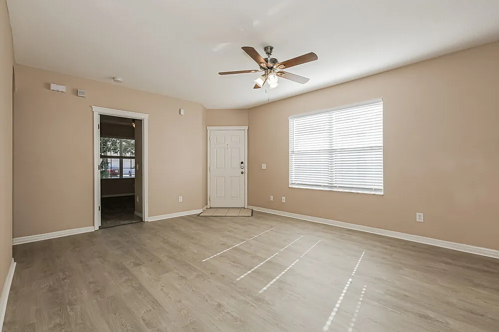 4 bed, 2.0 bath, 1282 sqft, $2,880 — Photo 3