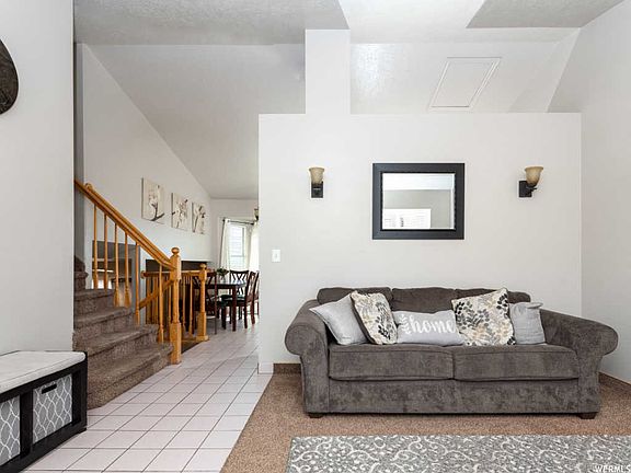 2nd image of 2569 N Sunset Dr