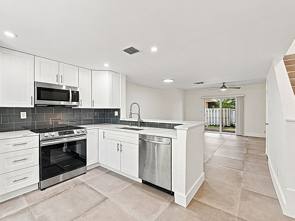 3rd image of 2627 NE 15th Street