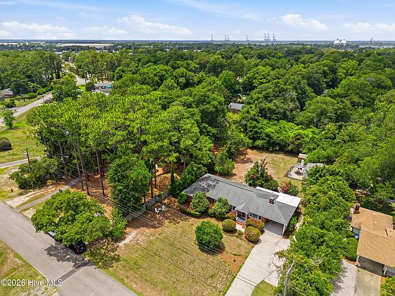4th image of 805 Adelaide Drive