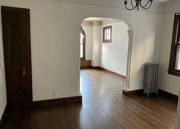 4th image of 1092 Beaconsfield Ave