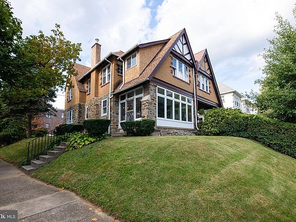 2nd image of 601 E Allens Ln