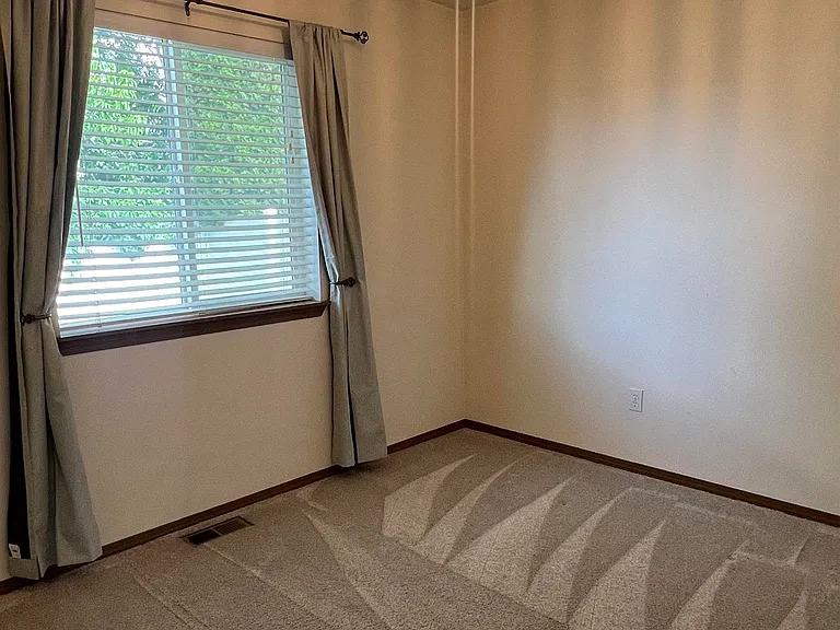 1574 Foxglove Ave — Photo 10