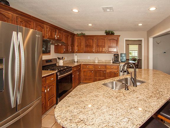 5th image of 7301 Oak Dr