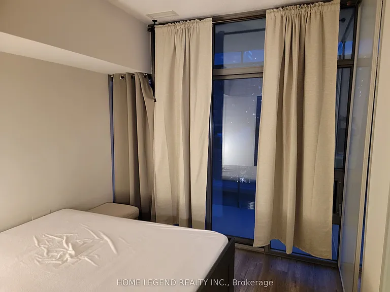 33 Charles St E #606 — Photo 12
