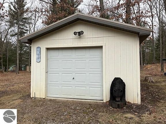 3rd image of 2415 Lucinda Dr