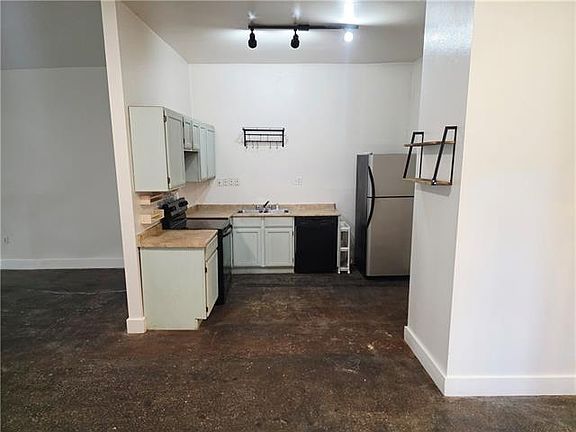 4th image of 802 Washington Ave