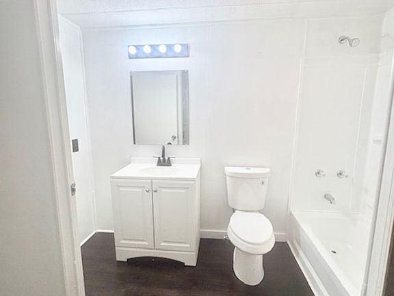 5th image of 5601 SW Lakefront Ln S #20