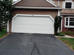 321 Ascot Ln, Streamwood, IL