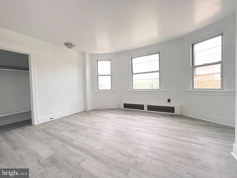 2241 Knorr St — Photo 17