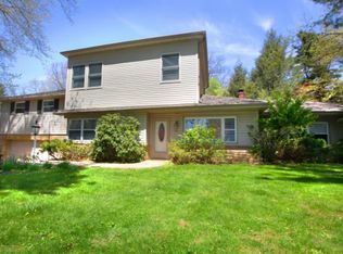 15 Farrell Dr, Middletown, NJ 07748