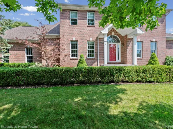 3276 Shorewood Ave, Fort Gratiot, MI 48059