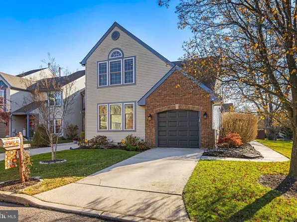 1 Hilltop Ln, Medford, NJ 08055