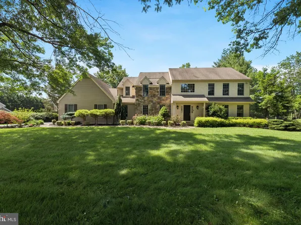 1007 Regimental Dr, West Chester, PA 19382