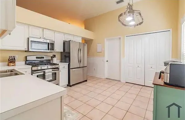 3 bed, 1950 sqft, $2,800 — Photo 3