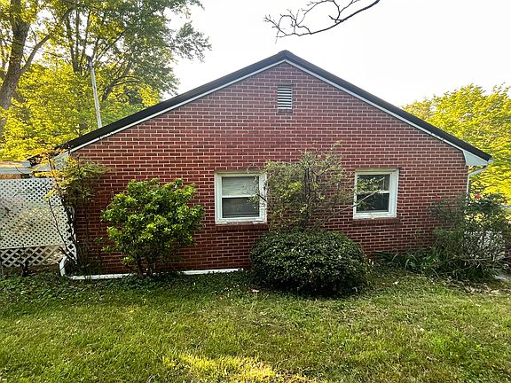 4th image of 2701 Sunrise Ave