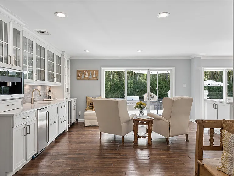 2 Tracy Dr — Photo 13