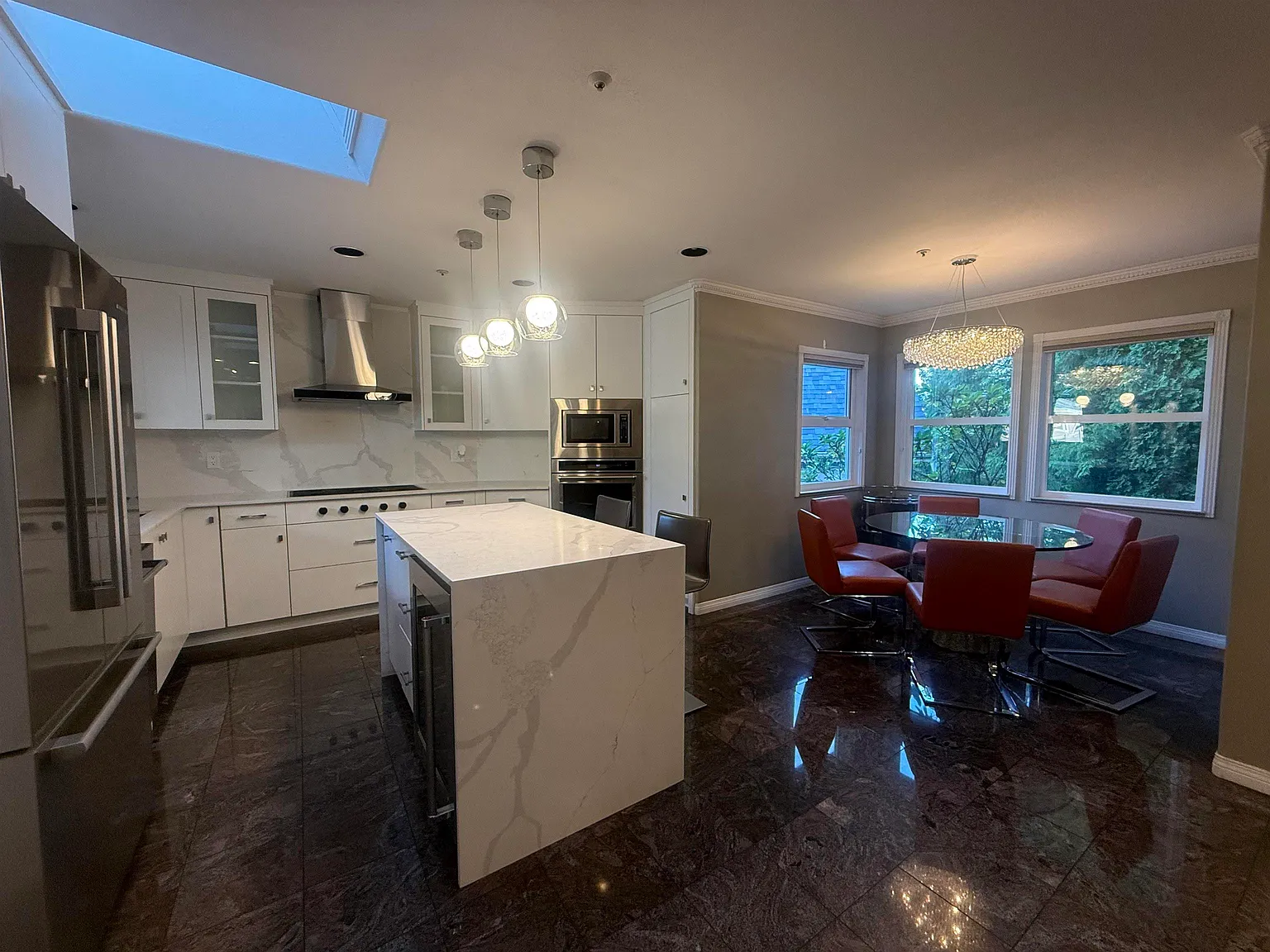 4 bed, 2351 sqft, $4,300 — Photo 2