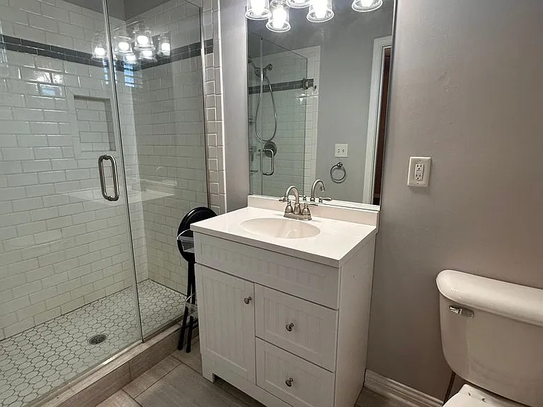 829 E Chestnut St — Photo 21