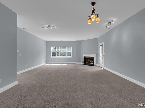 3rd image of 10919 Vauxhall Dr