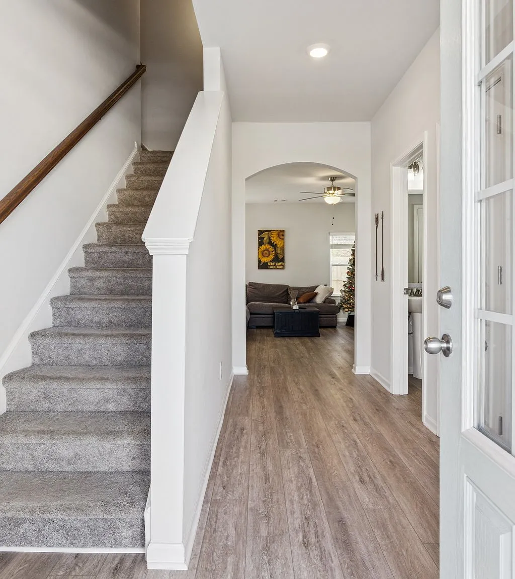 3 bed, 2.5 bath, 1855 sqft, $2,300 — Photo 3