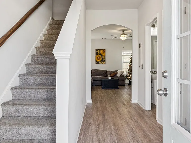 566 Skye Dr — Photo 3