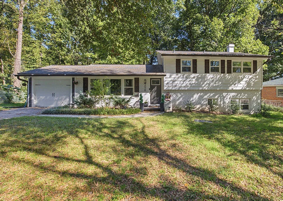 3528 Pin Oak Cir