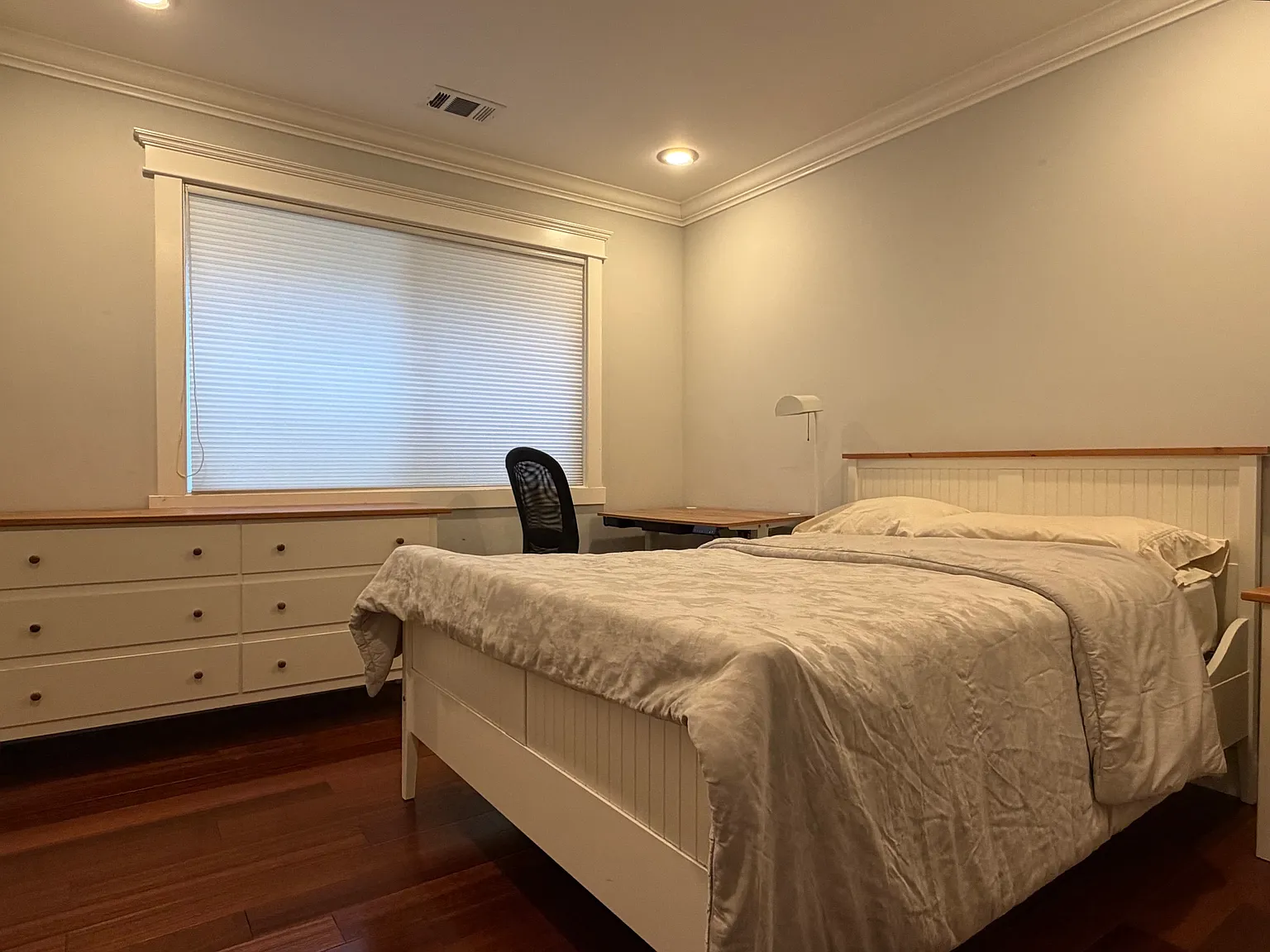4 bed, 2015 sqft, $2,200 — Photo 2