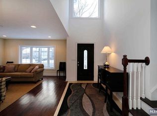 560 Van Buren St, Ridgewood, NJ 07450