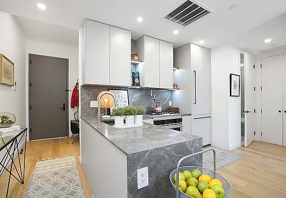 3rd image of 373 Palmetto St #1R