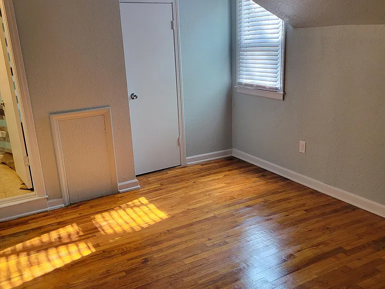 2022 S Hedges Ave #B — Photo 4