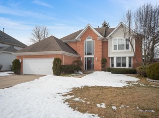 2880 Roslyn Ln E, Buffalo Grove, IL