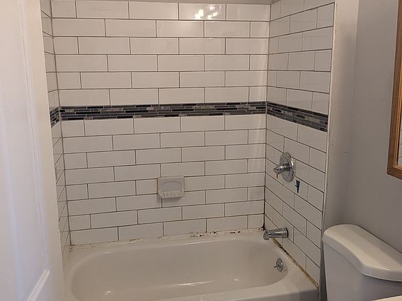 3rd image of 801 Bakewell St APT 2A