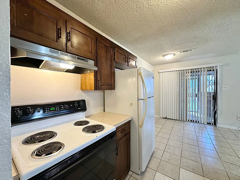 4806 Rainbow Cir — Photo 12