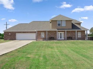 101 Klumpp Ln, Lake Charles, LA 70607