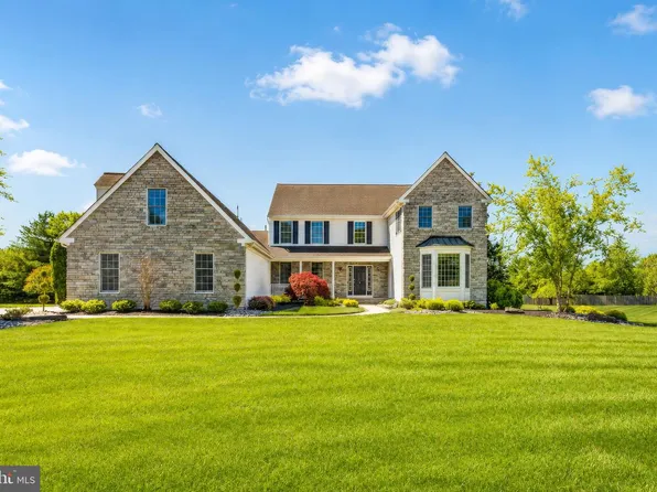 3 Robin Cir, West Windsor, NJ 08550